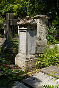Tombe au cimeti&egrave;re du P&egrave;re-Lachaise
